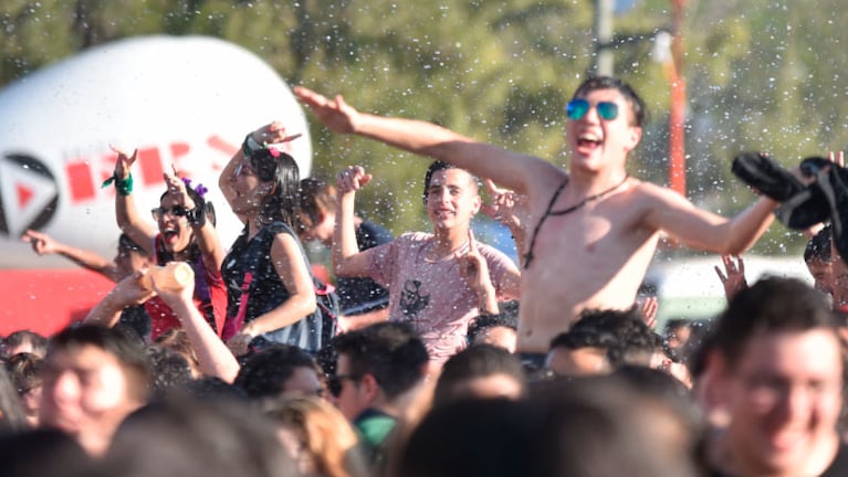 Los jóvenes disfrutan de la última fiesta de la primavera en Carlos Paz. Foto: Archivo ElDoce.tv