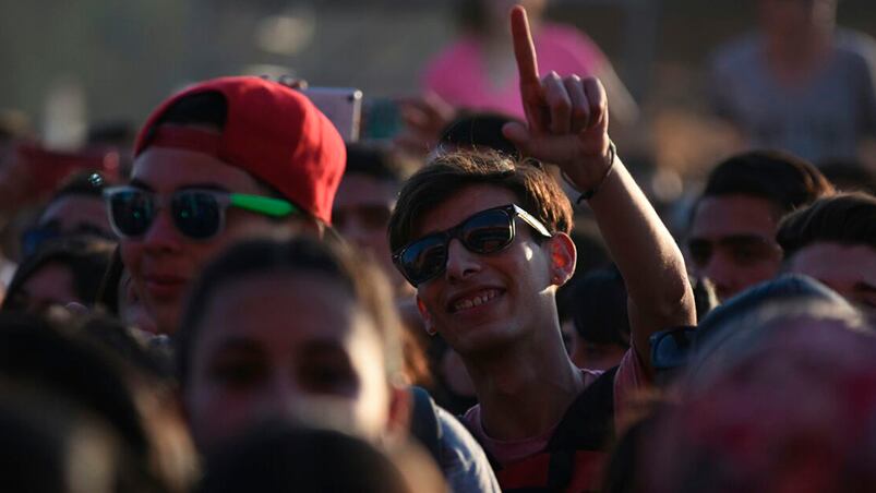 Los jóvenes disfrutan el 21 de septiembre con una gran fiesta. Foto: Lucio Casalla / ElDoce.tv
