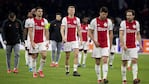 Los jugadores de Ajax no podrán levantar el trofeo.