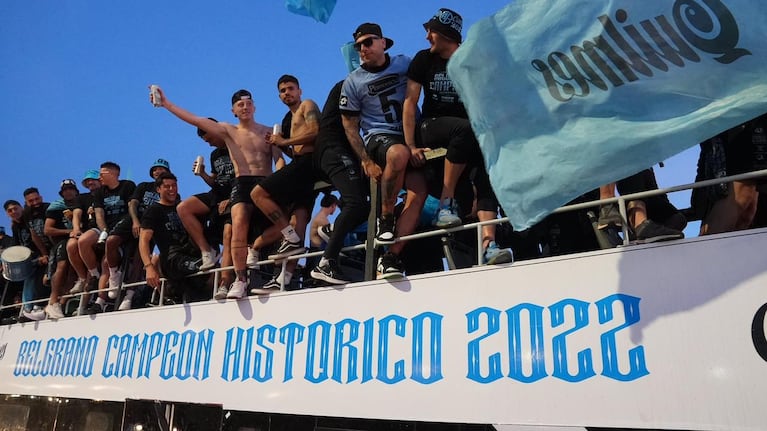 Los jugadores de Belgrano festejaron como hinchas. Foto: Agustín Zaya.