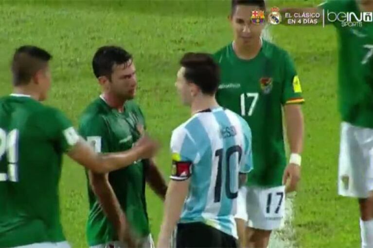 Los jugadores de Bolivia se pelearon por la camiseta de Messi