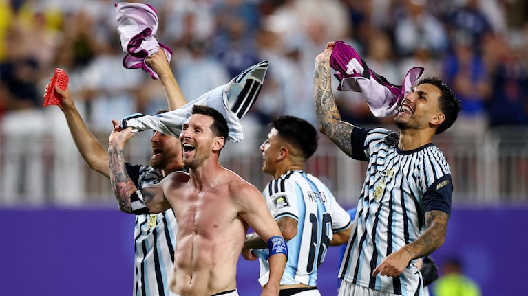Los jugadores festejando el sufrido triunfo ante Suiza. REUTERS/Agustin Marcarian     TPX IMAGES OF THE DAY