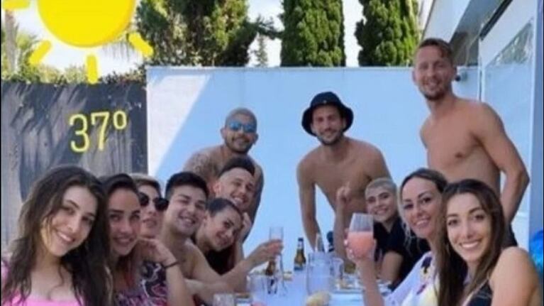 Los jugadores pidieron disculpas a los hinchas por juntarse con amigos y romper el aislamiento.