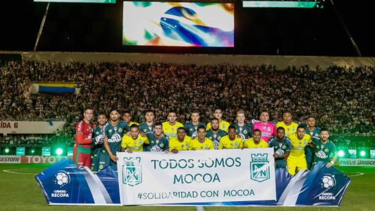Los jugadores posaron unidos para la foto.