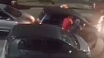 Los ladrones desvalijan a los automovilistas en cuestión de segundos.