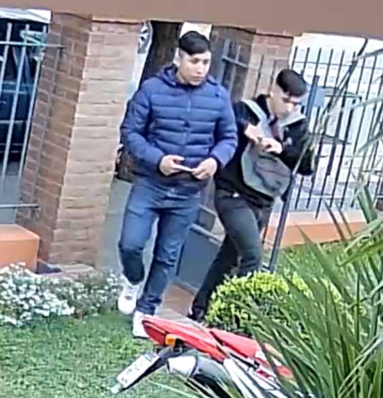 Los ladrones entraron al jardín y se robaron la moto.