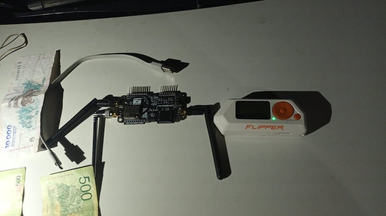 Los ladrones fueron atrapados justo antes de robar una casa.
