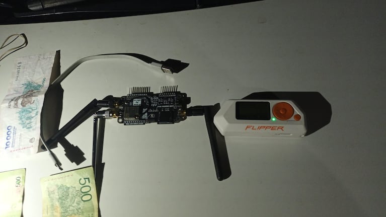Los ladrones fueron atrapados justo antes de robar una casa.
