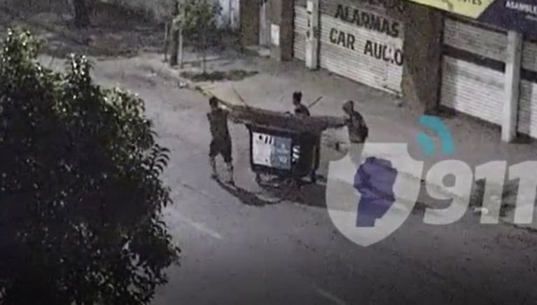 Los ladrones fueron interceptados en la esquina de Av. Patria y Bv. Eduardo Bulnes.