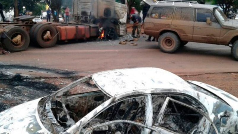 Los ladrones huyeron en camionetas donde montaron ametralladoras antiaéreas.