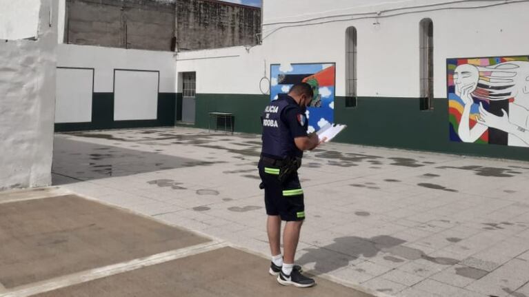 Los ladrones ingresaron y tuvieron tiempo para llevarse los cables.