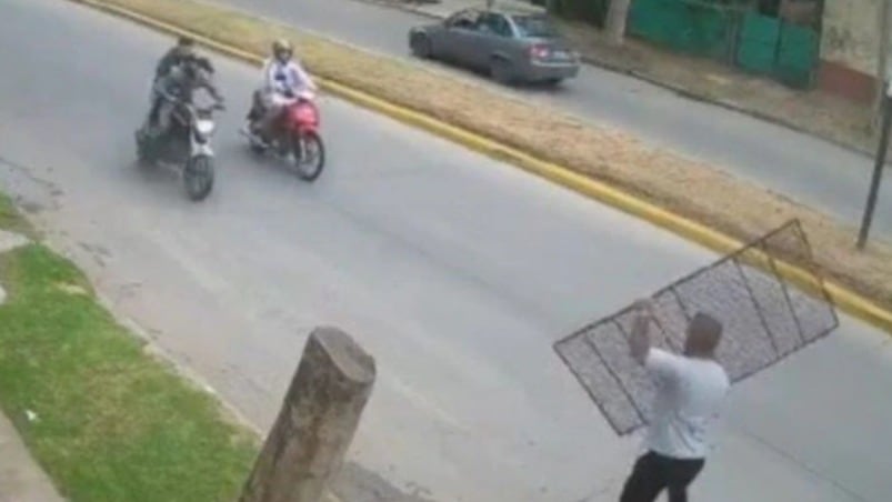 Los ladrones perdieron el control y terminaron escapando a pie Foto: captura de video