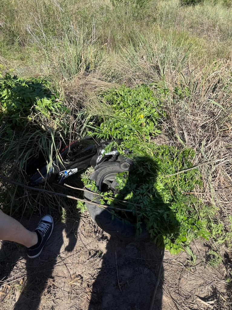 Los ladrones se llevaron las motos, quemaron una y abandonaron en el monte las otras dos.