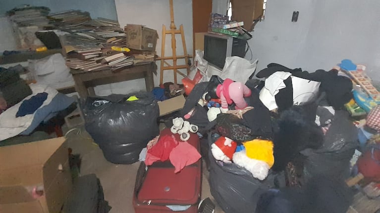 Los ladrones se llevaron ropa, alimentos y mercadería.