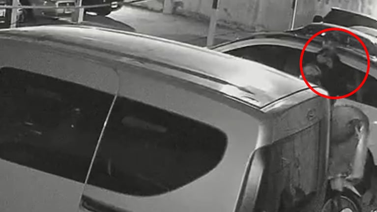 Los ladrones se sacaron fotos durante el robo.