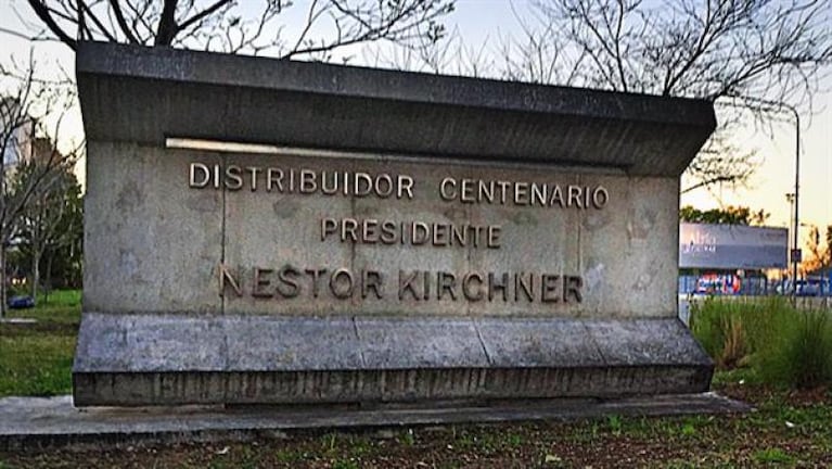 Los lugares públicos dejarían de llamarse Néstor Kirchner