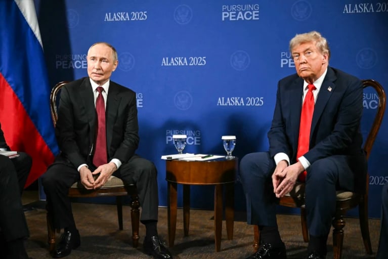 Los mandatarios se reunieron en Alaska.