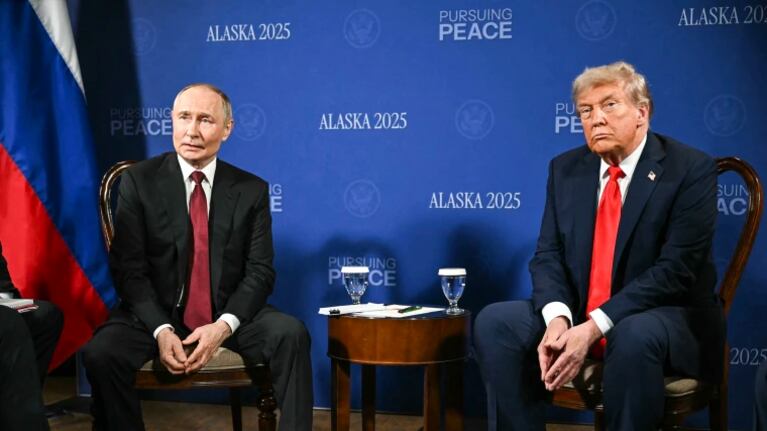 Los mandatarios se reunieron en Alaska.
