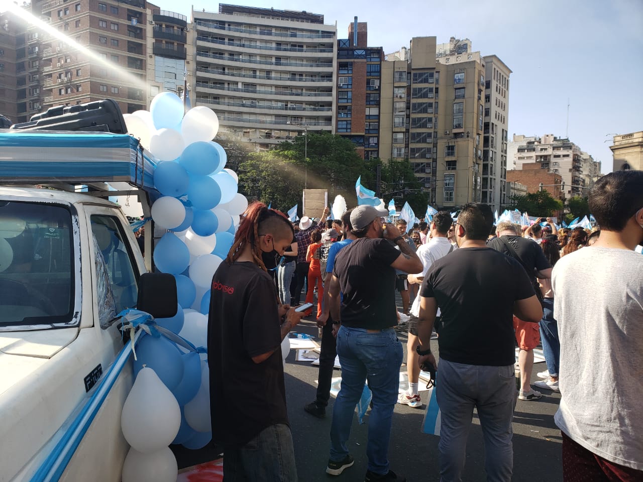 Los manifestantes se reunieron en el Patio Olmos.