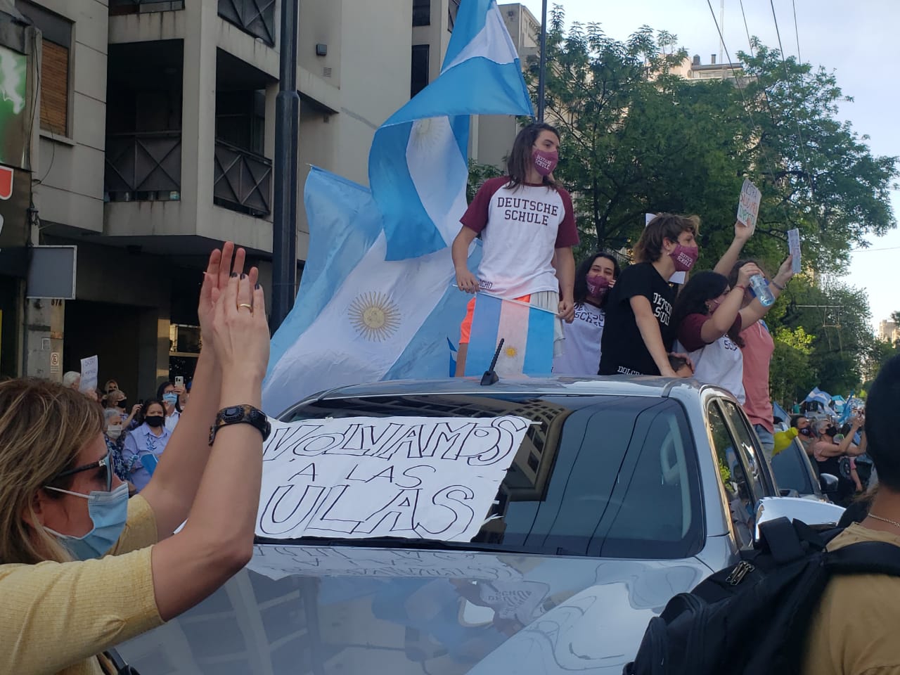 Los manifestantes se reunieron en el Patio Olmos.