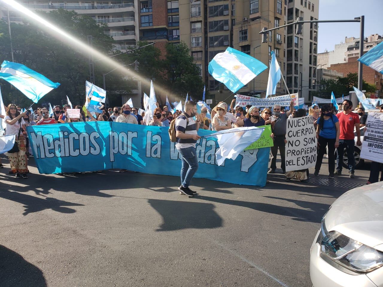 Los manifestantes se reunieron en el Patio Olmos.