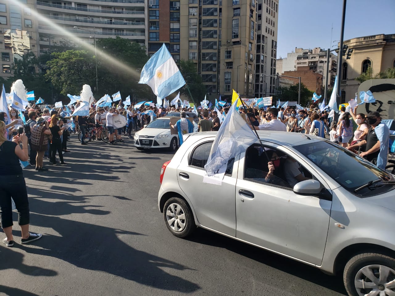 Los manifestantes se reunieron en el Patio Olmos.