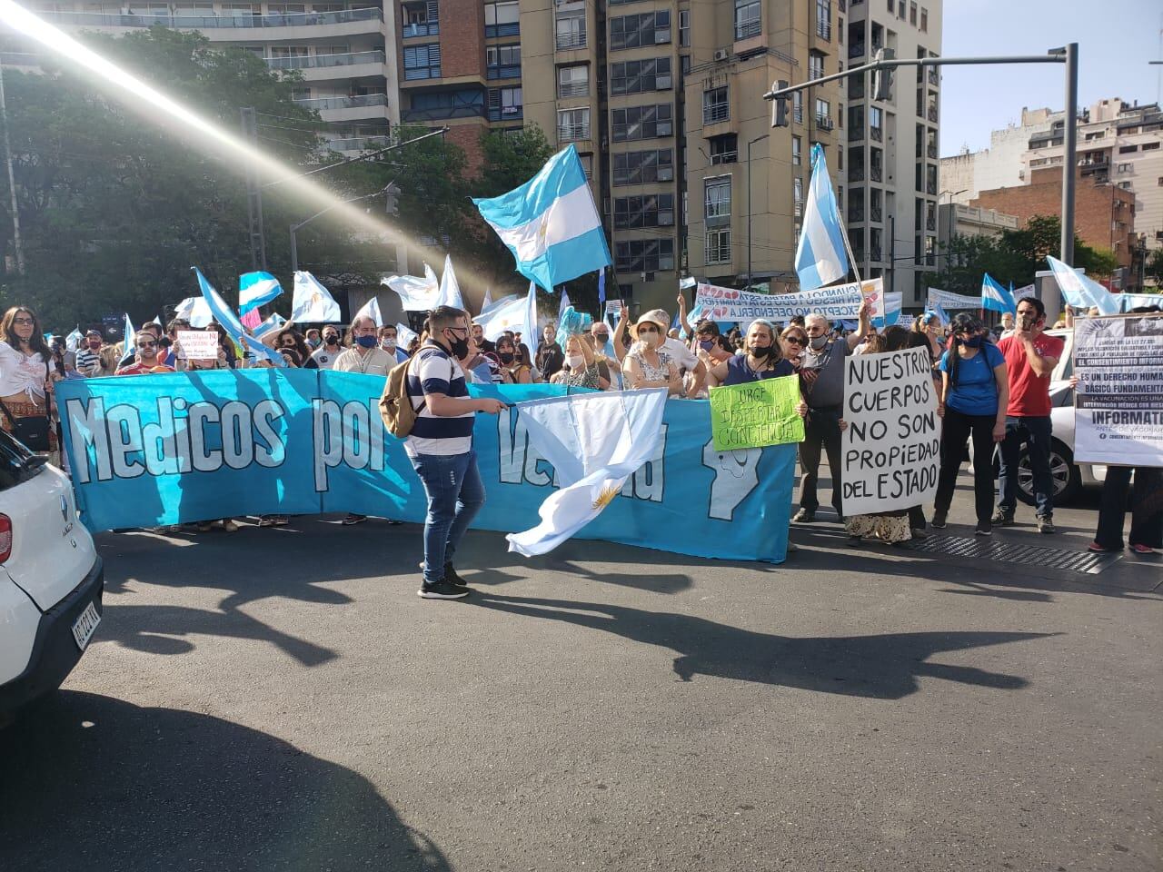 Los manifestantes se reunieron en el Patio Olmos.