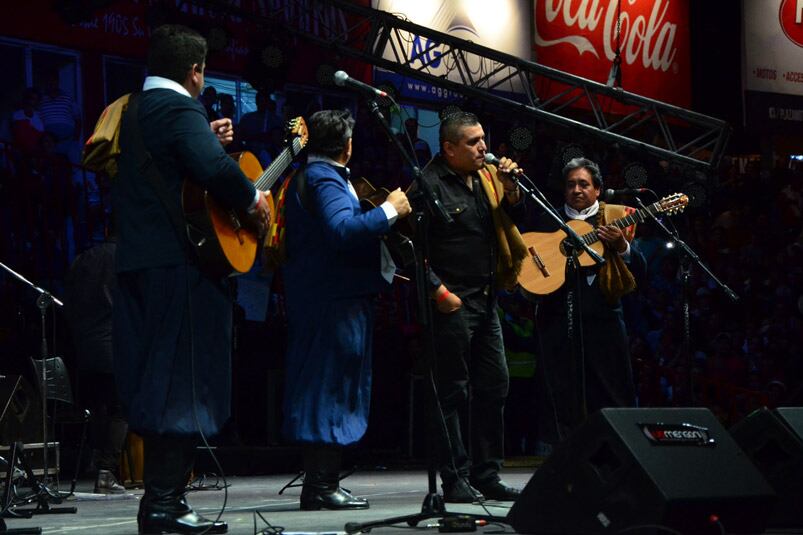 Los Manseros homenajearon a Fatiga Reynoso. Foto: Francesco Trombetta / ElDoce.tv.