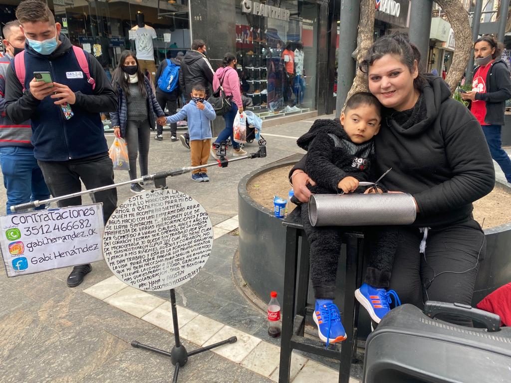 Los martes, jueves y sábados se los puede ver en la esquina de 9 de julio y San Martín. Foto: Dahy Terradas.