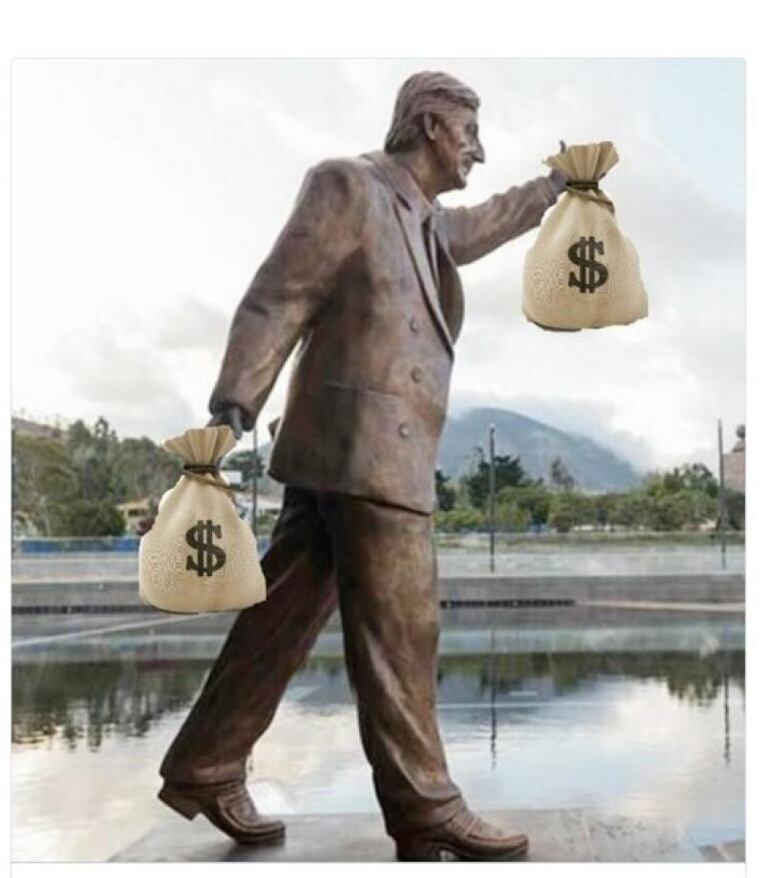 Los memes por la estatua de Kirchner que tenía Lázaro