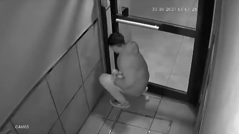 Los menores fueron los encargados de trabar las puertas con las mandarinas.