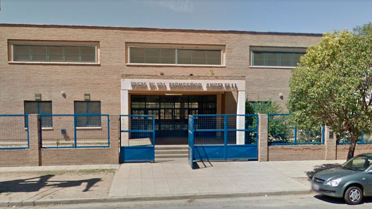 Los menores provocaron daños en la escuela Monseñor Enrique Angelelli. / Foto: Google Maps