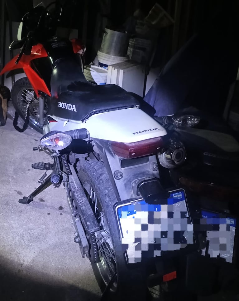 Los menores quedaron detenidos tras dañar las motos.