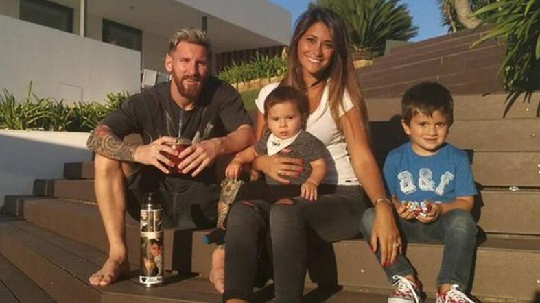 Los Messi, en una de las pocos fotos que muestra la casa familiar.