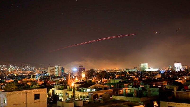 Los misiles surcaron el cielo en la noche de Damasco. Foto: AP.