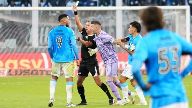 Los momentos previos a las expulsiones de Passerini y Herrera en el clásico cordobés.