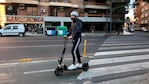 Los monopatines eléctricos empiezan a ganar lugar en las calles de la ciudad. / Foto: Paula Fernández El Doce