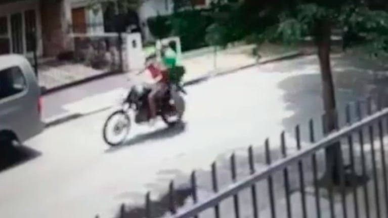 Los motochoros huyendo a toda velocidad.