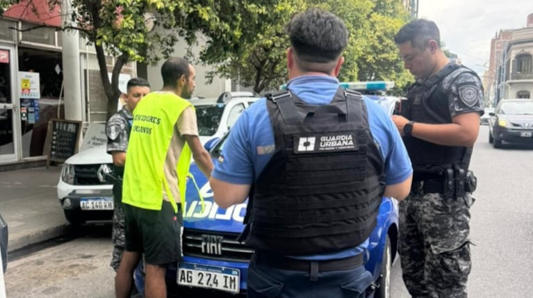 Los naranjitas estaban cobrando en la zona de plaza Colón.