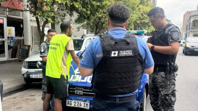 Los naranjitas estaban cobrando en la zona de plaza Colón.