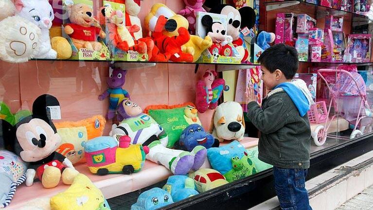 Los nenes esperan sus regalitos para la Nochebuena.