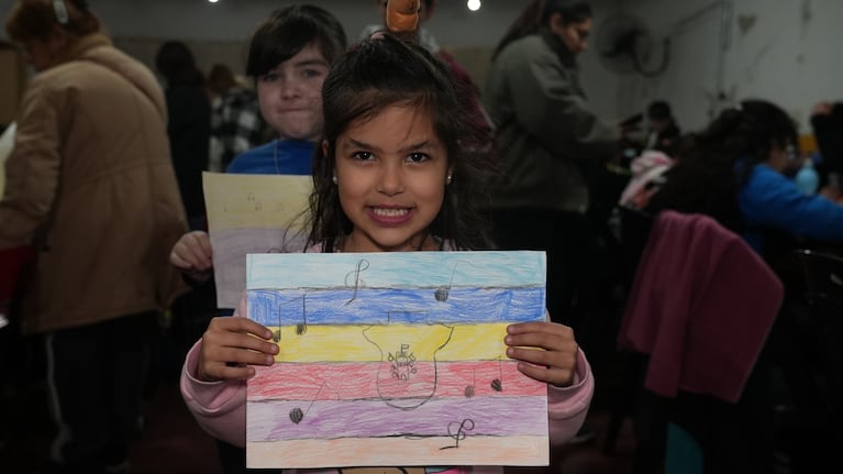 Los niños dejaron sus diseños para la bandera de cuarteto.