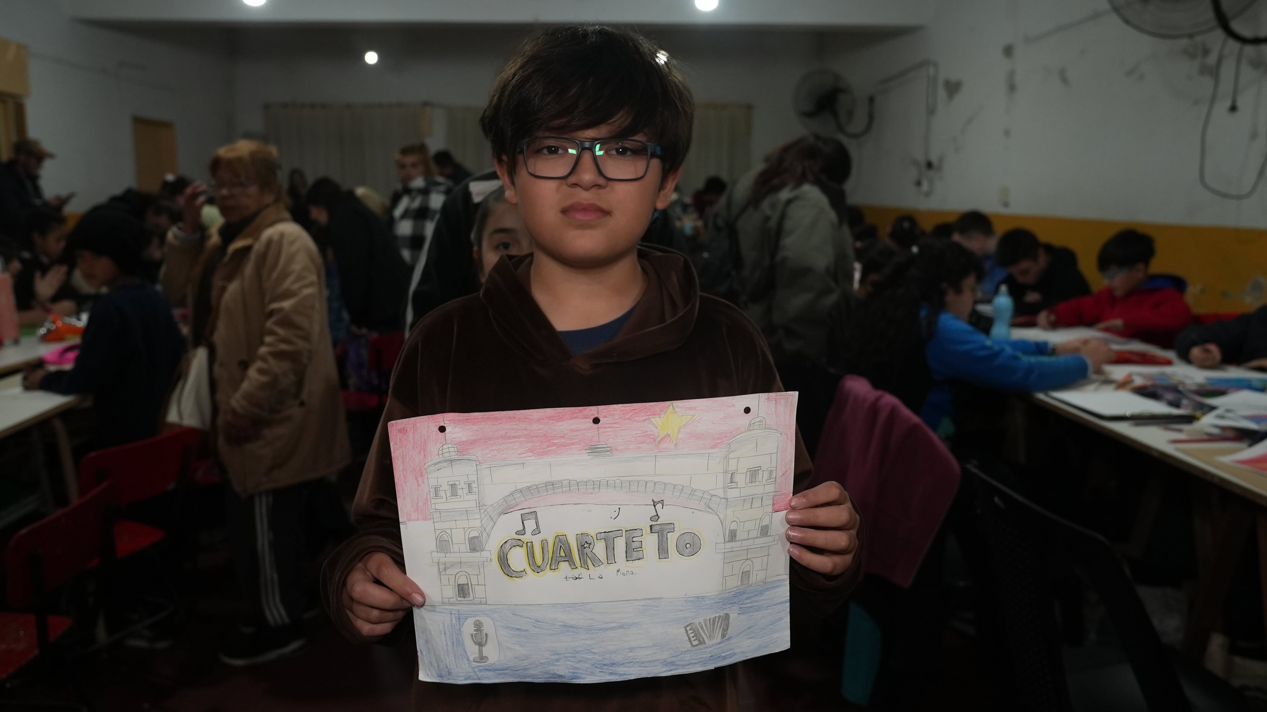 Los niños dejaron sus diseños para la bandera de cuarteto.