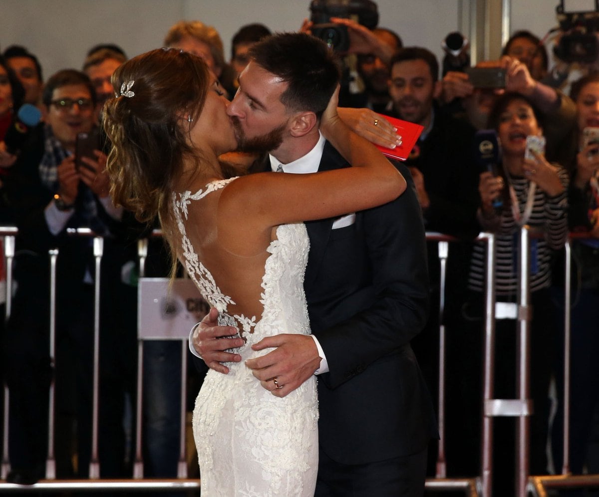 Los novios deslumbraron en la alfombra roja.