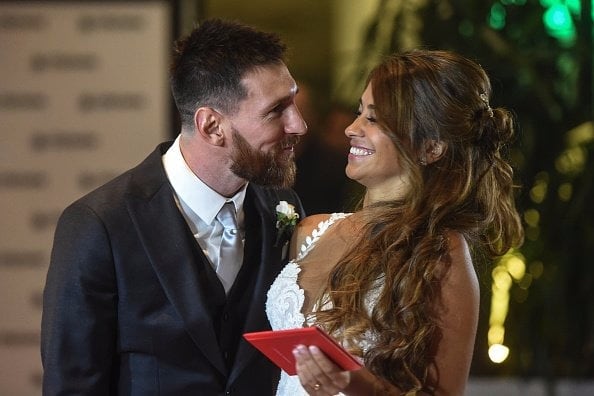 Los novios deslumbraron en la alfombra roja.