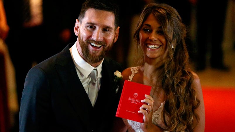 Los novios deslumbraron en la alfombra roja.