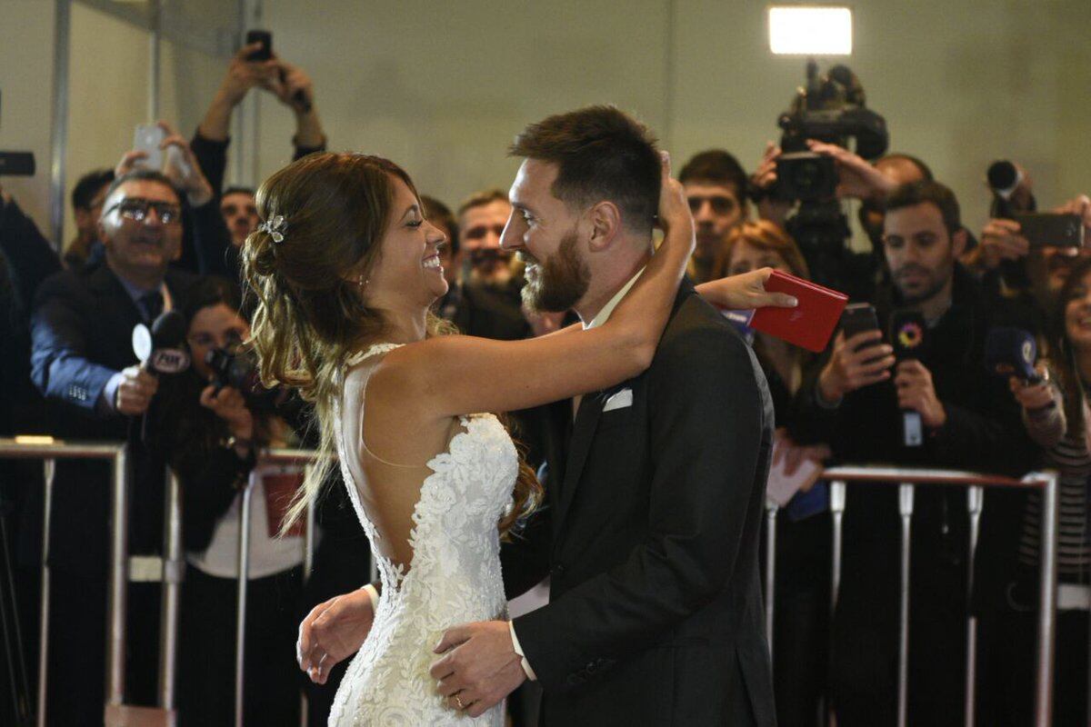 Los novios deslumbraron en la alfombra roja.