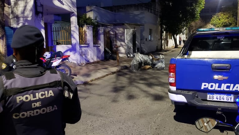 Los oficiales secuestraron decenas de elementos en barrio Observatorio. Foto: Emmanuel Cuestas/ElDoce.tv.