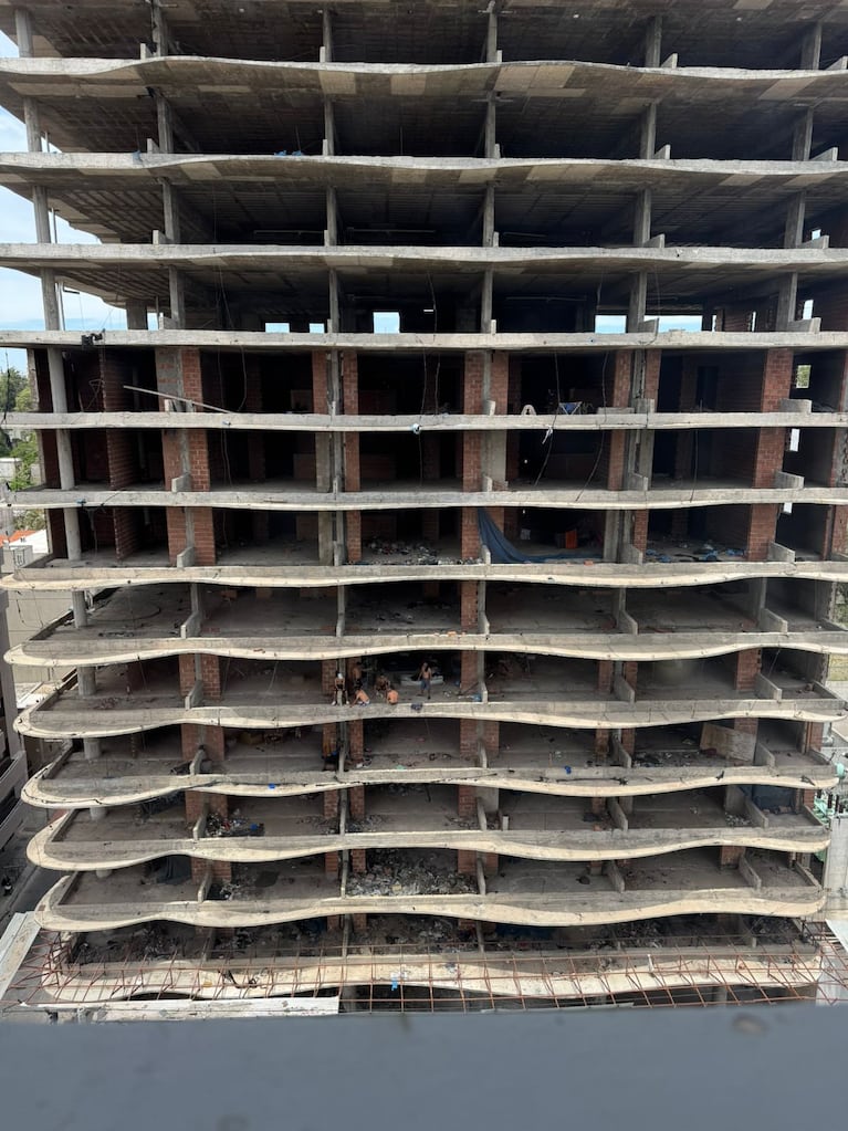 Los okupas instalados en "la Mole" de Bv. San Juan.