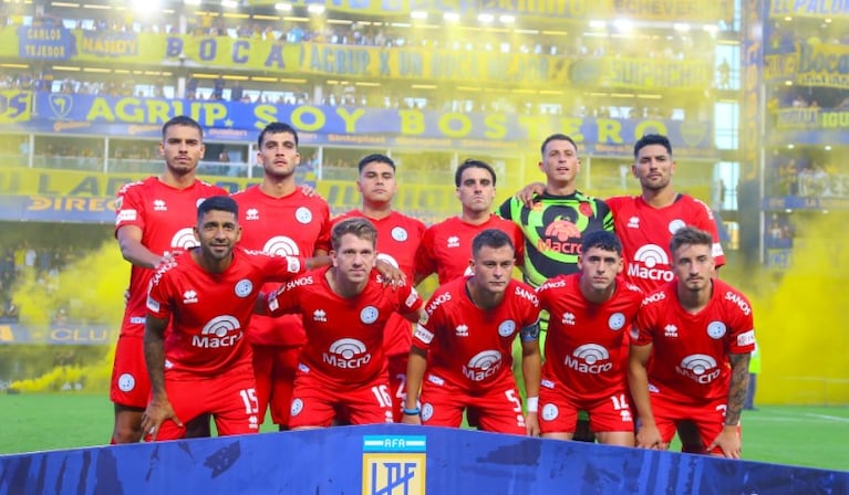 Los once de Belgrano en La Bombonera.